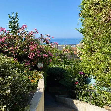 Appartement Mansfield Vue Carte Postale Terrasse Piscine Calme Port A 200m A Pied Menton