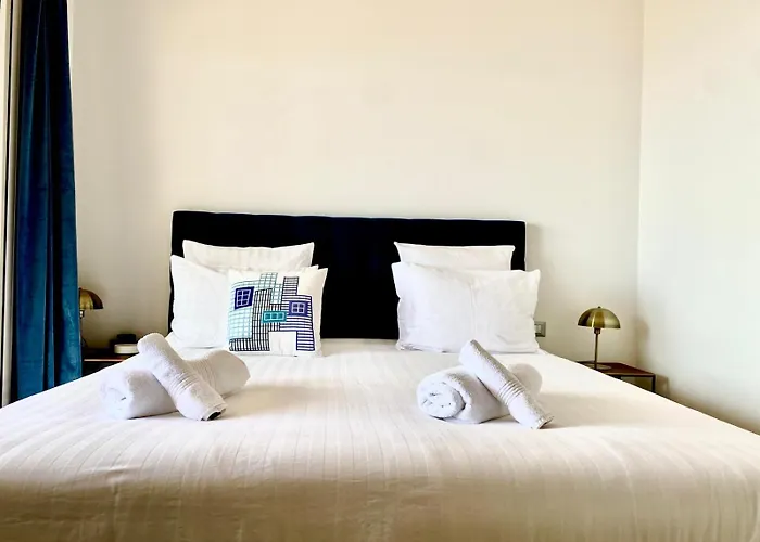 Mansfield Vue Carte Postale Terrasse Piscine Calme Port A 200m A Pied Apartment